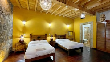 Family Quadruple Room, Courtyard View | Bathroom | Towels, soap, shampoo, toilet paper