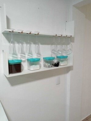 Espacio para trabajar con laptop y wifi gratis 