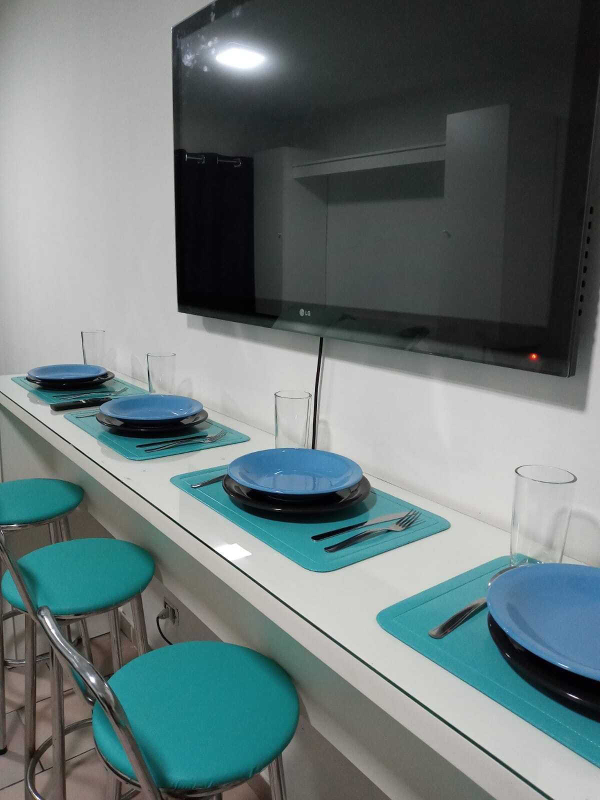 笔记本电脑工作区、免费 WiFi