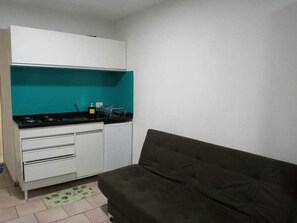 Espacio para trabajar con laptop y wifi gratis 