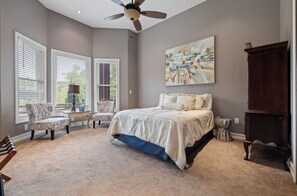 7 bedrooms, desk, iron/ironing board, free WiFi - Mountain Mansion near Blue Ridge 25 acres & 14,400 SQFT (Morganton)