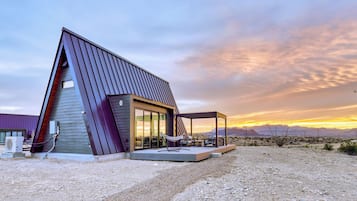 1 phòng ngủ, chăn bông, trang trí khác biệt