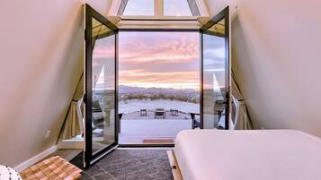 1 phòng ngủ, chăn bông, trang trí khác biệt