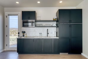 Fridge, microwave, stovetop, dishwasher - Stardust Big Bend Luxury A-Frames (Terlingua)