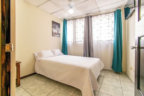 Habitació individual bàsica | Decoració individual, mobiliari individual i wifi gratuïta
