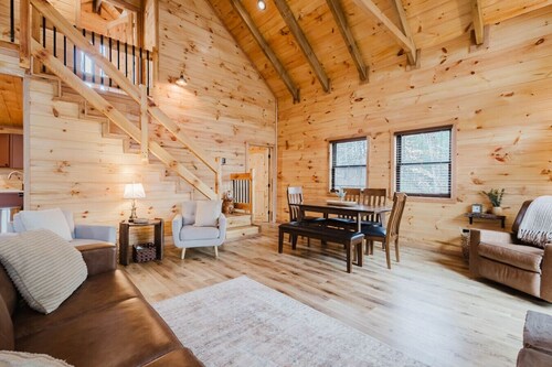 The Lazy Maple in RRG - Hot tub/Fire pit/Arcade