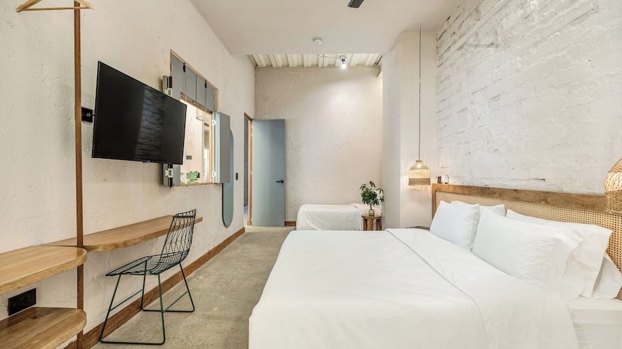 Botánica Manila by HOUSY HOST