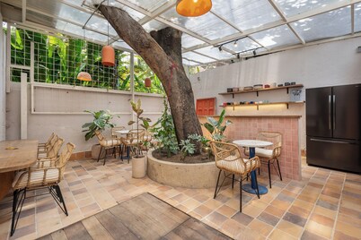 Botánica Manila by HOUSY HOST