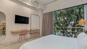 Chambre Deluxe, balcon | Coffres-forts dans les chambres, bureau