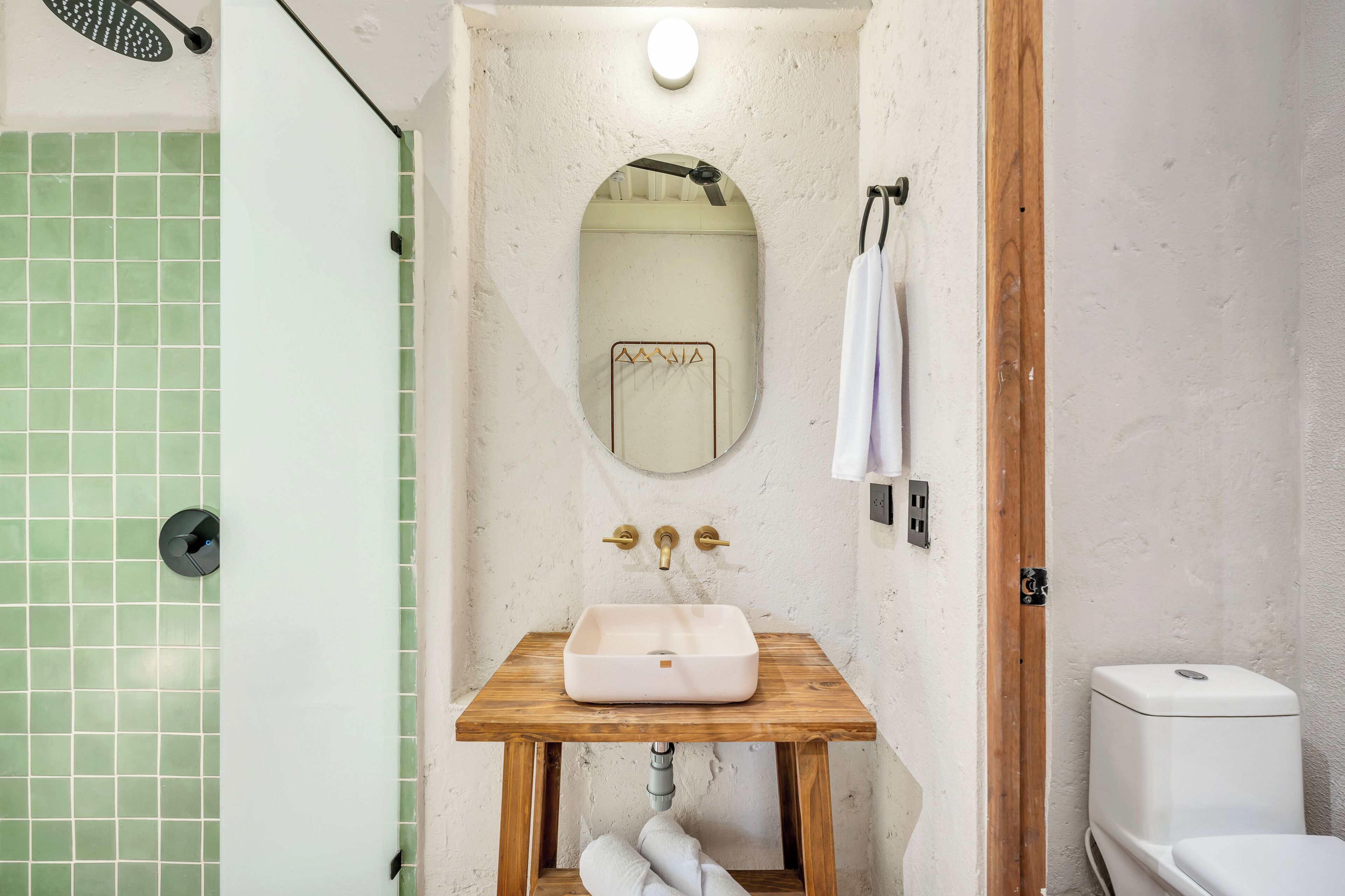 Kamar Standar, 1 Tempat Tidur King | Kamar mandi | Shower, pengering rambut, handuk, dan sabun