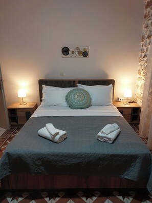 2 bedrooms, iron/ironing board, WiFi, bed sheets