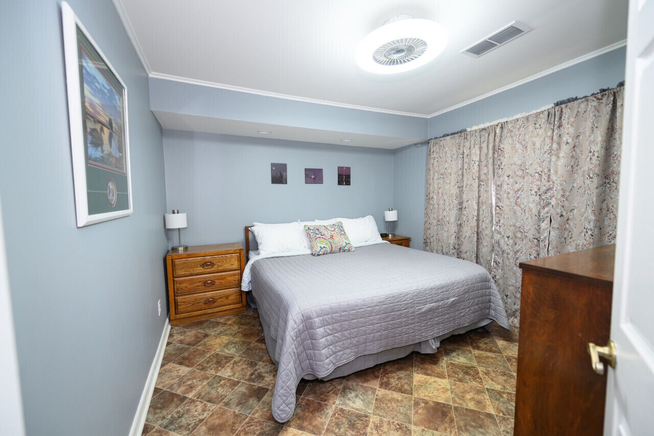 3 bedrooms, iron/ironing board, travel crib, WiFi (free)