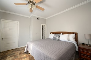 1 chambre, fer et planche à repasser, lit parapluie, Wi-Fi gratuit
