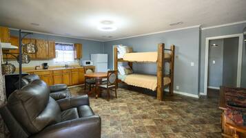1 dormitorio, tabla de planchar con plancha, cuna de viaje y wifi gratis