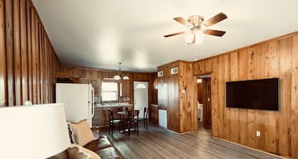 Peaceful cabin in orchard with Lake Chicot views!
