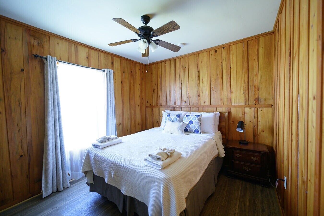 2 bedrooms, iron/ironing board, travel crib, WiFi (free)