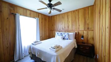 2 bedrooms, iron/ironing board, travel crib, WiFi (free)
