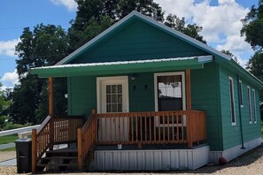 Exterior - Cottage tucked in back of orchard with full kitchen and lake access! (Lake Village)