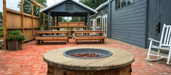Cottage tucked in back of orchard with full kitchen and lake access!