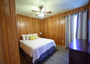 2 chambres, fer et planche à repasser, lit parapluie, Wi-Fi gratuit