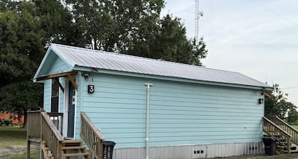 Peaceful cabin in orchard! Great Internet!