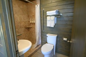 Shower, hair dryer, towels, soap - Peaceful cabin in orchard! Great Internet! (Lake Village)