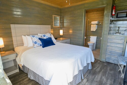 Peaceful cabin in orchard! Great Internet!