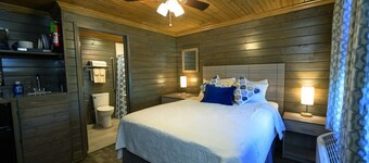 Serene cabin, relax and recharge! Great Internet!