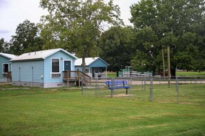 Exterior - Serene cabin, relax and recharge! Great Internet! (Lake Village)