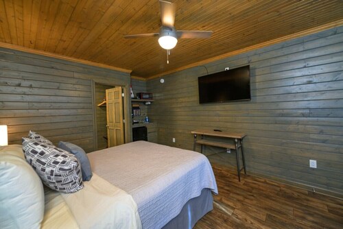 Orchard Oasis with High-Speed Internet/Smart TV!