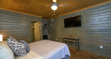 Orchard Oasis with High-Speed Internet/Smart TV!