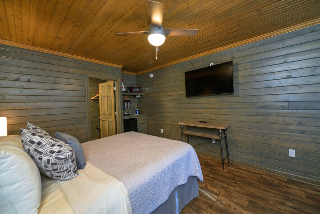 1 bedroom, iron/ironing board, travel cot, free WiFi