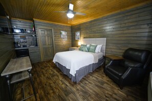 1 habitación, tabla de planchar con plancha y cuna de viaje 