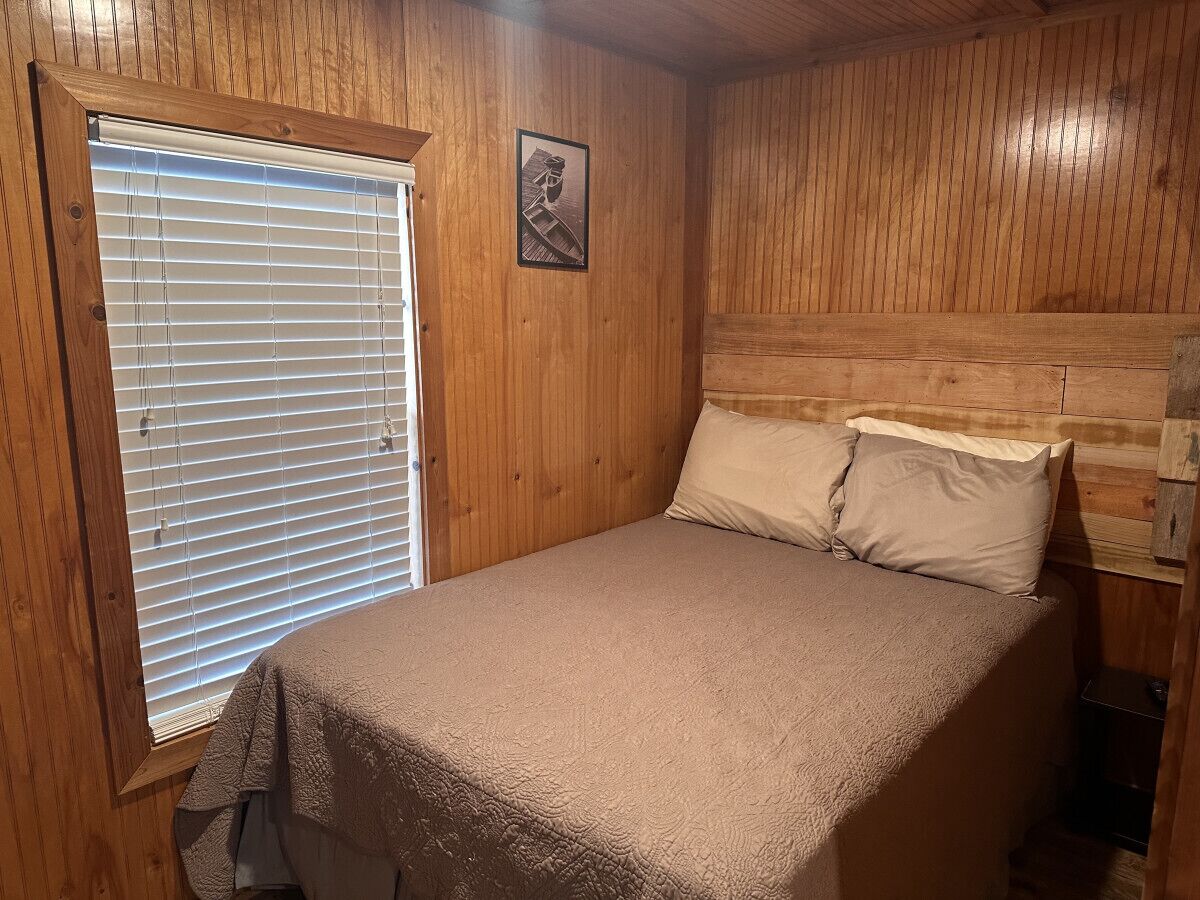 2 bedrooms, iron/ironing board, travel crib, free WiFi