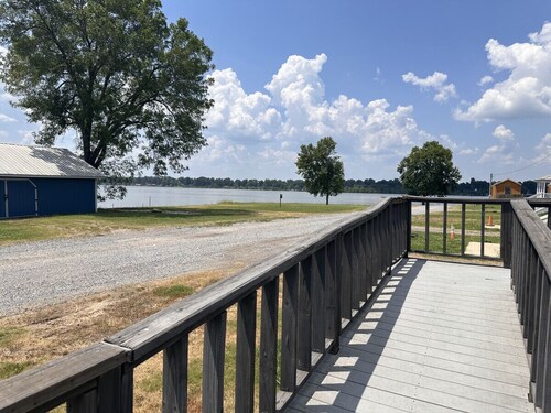 ADA-Accessible Cabin: Breathtaking Lake Views