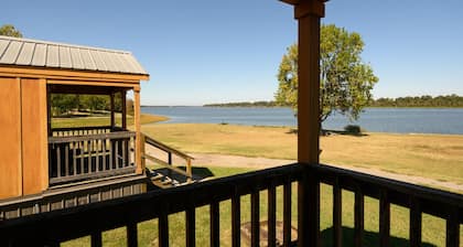 Lake front retreat on Lake Chicot!