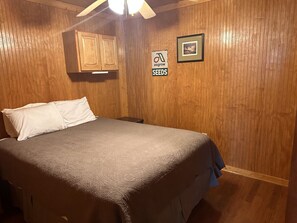 2 habitaciones, tabla de planchar con plancha y cuna de viaje 