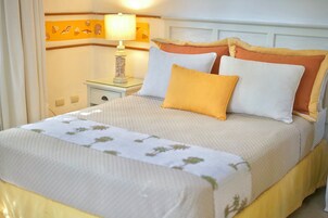 4 bedrooms, in-room safe, desk, laptop workspace