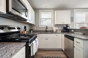 Fridge, microwave, oven, stovetop - Close Beach Access - 150 Yards to Fishing Pier! (Hampton)