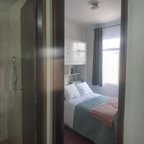1 bedroom, desk, laptop workspace, free WiFi