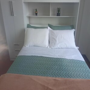 1 bedroom, desk, laptop workspace, free WiFi