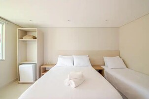 Habitación triple Deluxe | Escritorio, espacio para trabajar con un portátil, wifi gratis