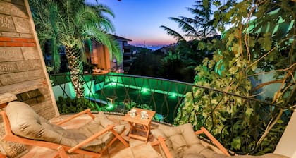 Ăengelköy'de BoÄaz Manzaralı Isıtmalı Kapalı Havuzlu Villa