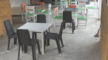 Bao gồm bữa sáng đặc sản địa phương hàng ngày