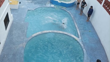 3 piscinas al aire libre