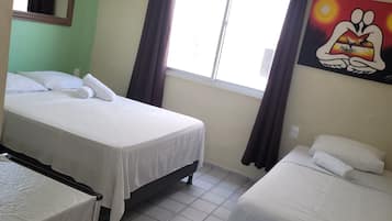 Habitación triple estándar | Área de sala de estar