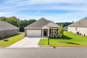 Exterior - The Villa at Farmville Lakes (Auburn)