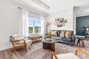 Smart TV, ping pong - The Villa at Farmville Lakes (Auburn)