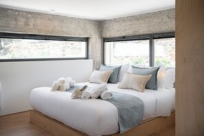 1 bedroom, iron/ironing board, WiFi, bed sheets - Nature's Den four Luxury Suites package (Sfakia)