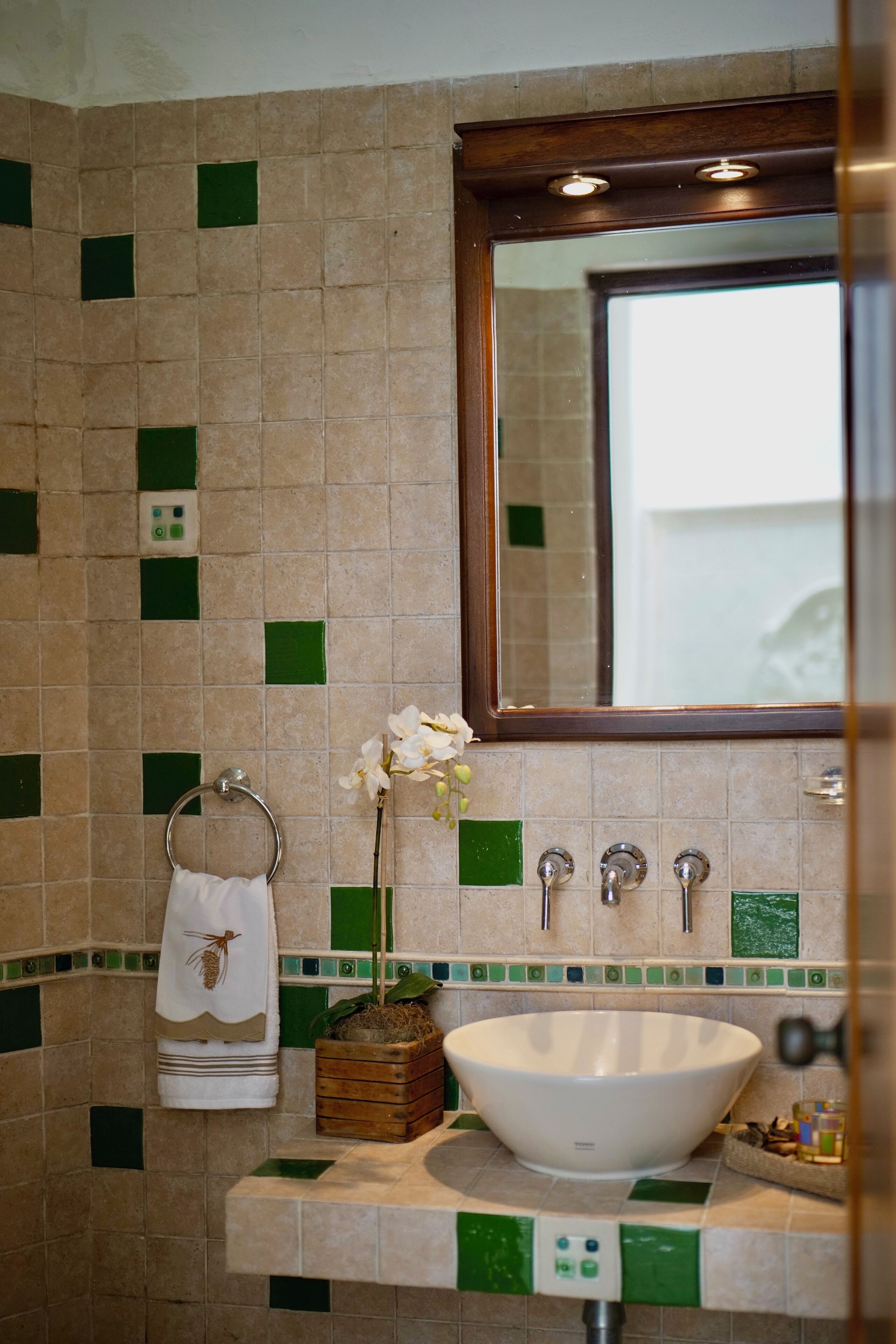 Comfort Villa | Bathroom | Shower, hair dryer, towels, soap